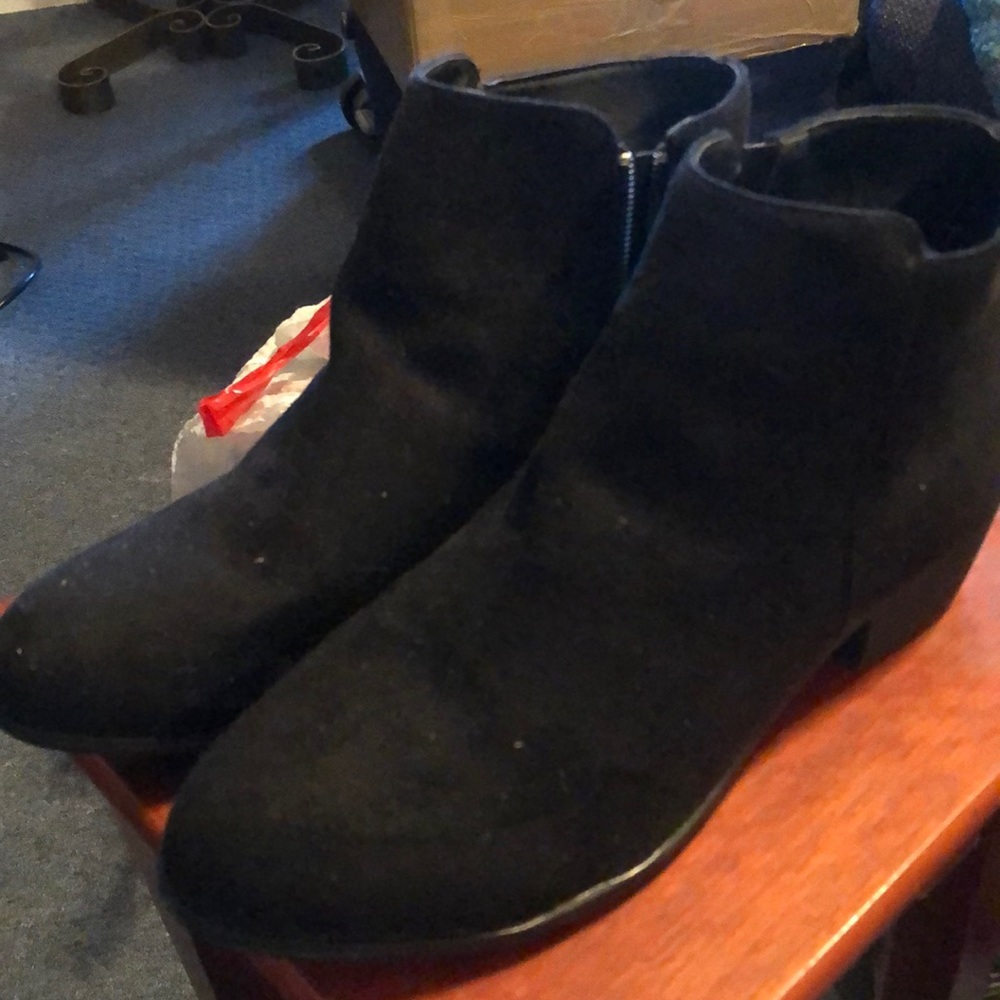 New size 11 boots zip up
